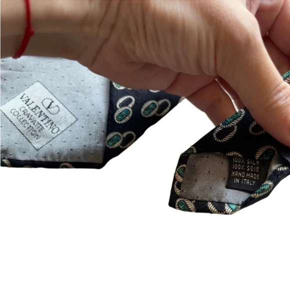 VALENTINO 100% Silk Vintage Formal Men’s Tie - Picture 4 of 8